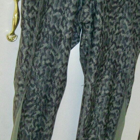 "OLD NAVY SIZE MED CAMOUFLAGE -TYPE SKINNY PANTS W/GREAT FEATURES AND COLORS" - Picture 1 of 12